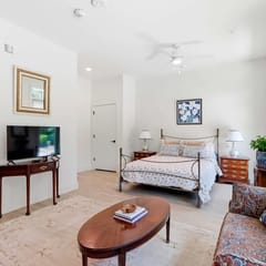 The Jardin Myrtle Suite | Near Downtown