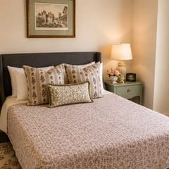 The Jardin Willow Suite | Near Downtown