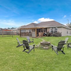 Oasis near Savannah | Lakefront Retreat + Game roo