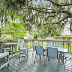 Island Oaks - your perfect Savannah escape!