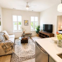The Jardin Rose Suite | Near Downtown