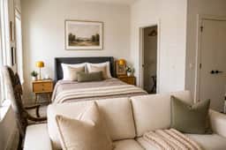 The Jardin Honeysuckle Suite | Near Downtown - Image 5
