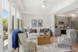 The Jardin Wisteria Suite | Near Downtown - Image 2