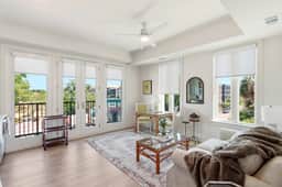 The Magnolia King Suite | Near Downtown - Image 4