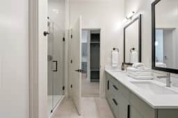 The Jardin Jasmine Suite | Near Downtown - Image 5