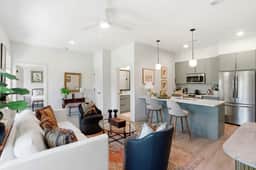 The Jardin Azalea Suite | Near Downtown - Image 2