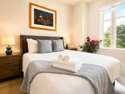 The Jardin Hawthorn Suite | Near Downtown - Image 4