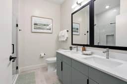 The Jardin Cedar Suite | Near Downtown - Image 5