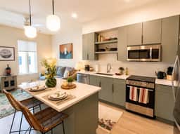The Jardin Juniper Suite | Near Downtown - Image 3