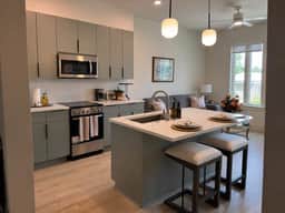 The Jardin Clover Suite | Near Downtown - Image 4