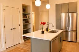 The Jardin Holly Suite | Near Downtown - Image 3