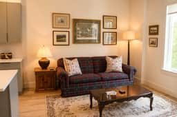 The Jardin Holly Suite | Near Downtown - Image 2