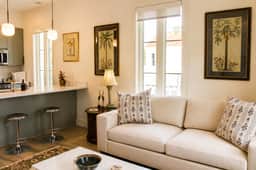 The Jardin Laurel Suite | Near Downtown - Image 2