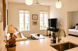 The Jardin Laurel Suite | Near Downtown - Image 5