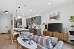 The Jardin Clover Suite | Near Downtown - Image 2