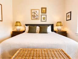 The Jardin Sage Suite | Near Downtown - Image 4