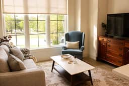 The Jardin Willow Suite | Near Downtown - Image 2