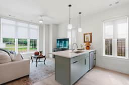 The Jardin Tulip Suite | Near Downtown - Image 2