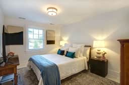 Luxury Stay in a Restored 1920s Savannah Home - Image 5