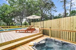 Lakeside Talahi Retreat: 5BR+Apt | Pool & Hot Tub - Image 4