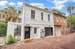 Charming Monterey Square Carriage House - Image 4