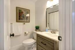 Luxury 2BR/1BA in a Restored 1920s Savannah Home - Image 5