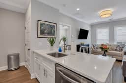 De Luxe Chalet Near Forsyth Park - Image 4