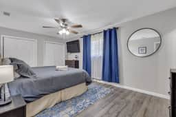 Enjoy Savannah 4BR w/King Bed - Image 3