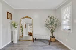 Enjoy Savannah 4BR w/King Bed - Image 4