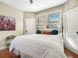 Perfect Downtown Getaway- Walk to Top Attractions - Image 4