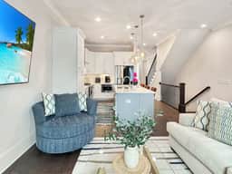 Savannah Riverfront Retreat - Image 4