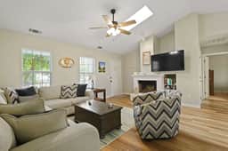 Island Oaks - your perfect Savannah escape! - Image 4