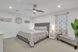 Restful Haven Near Savannah - King Bed - Image 2