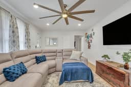 Restful Haven Near Savannah - King Bed - Image 3