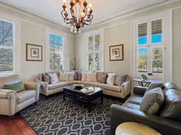 Elegant Historic Home, Steps from Forsyth - Image 3