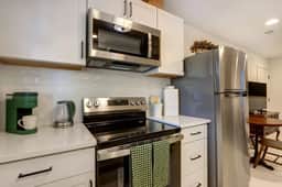 Cozy 1BR/1BA Carriage House in Historic Savannah - Image 4