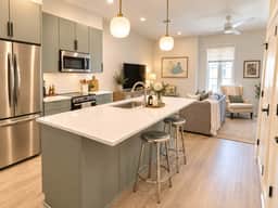 The Jardin Daffodil Suite | Near Downtown - Image 5