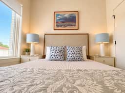 The Jardin Violet Suite Near Downtown - Image 2