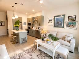 The Jardin Violet Suite Near Downtown - Image 3