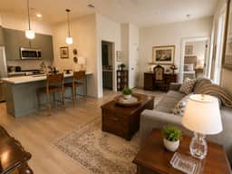 The Jardin Birch Suite | Near Downtown - Image 4