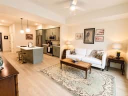 The Jardin Briar Suite | Near Downtown - Image 5
