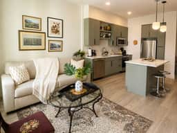 The Jardin Iris Suite | Near Downtown - Image 4
