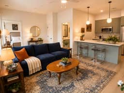The Jardin Maple Suite | Near Downtown - Image 2