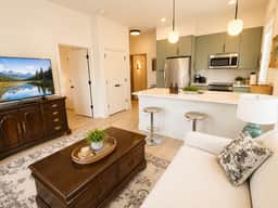 The Jardin Cherry Blossom Suite | Near Downtown - Image 4