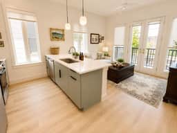 The Jardin Cherry Blossom Suite | Near Downtown - Image 3
