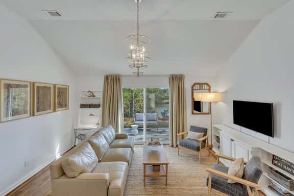 Magnolia Escape – Modern Comfort Near Savannah - Image 1