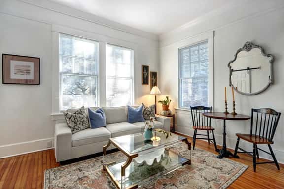 Charming 2BR/1BA in a Restored 1920s Savannah Home - Image 1
