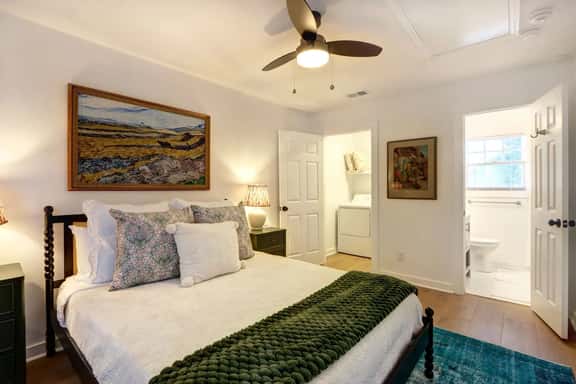 Cozy 1BR/1BA Carriage House in Historic Savannah - Image 1