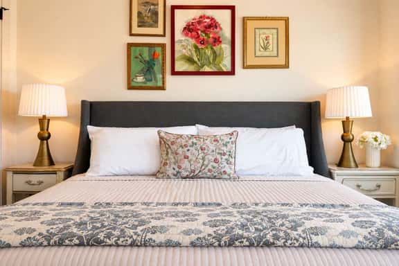 The Jardin Elm Suite | Near Downtown - Image 1