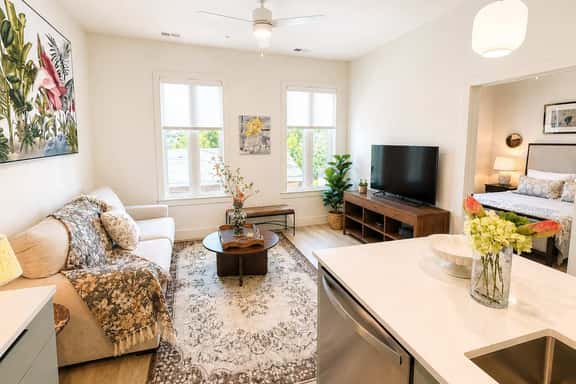 The Jardin Rose Suite | Near Downtown - Image 1